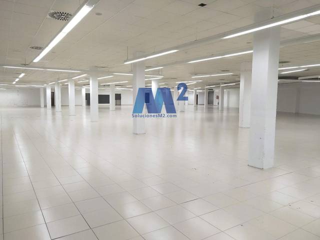 Local comercial en Alquiler en Cabanillas del Campo