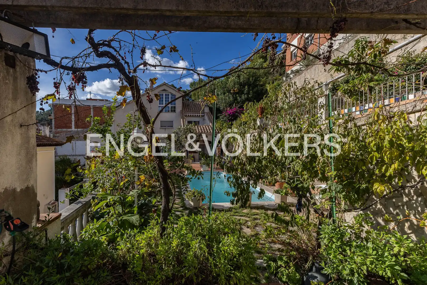 Garden of Houses for sale in Vallirana, Barcelona