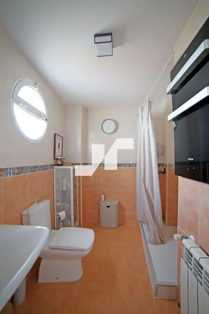 Baño de Casa adosada en venta en Burriana / Borriana con Aire acondicionado, Calefacción y Amueblado