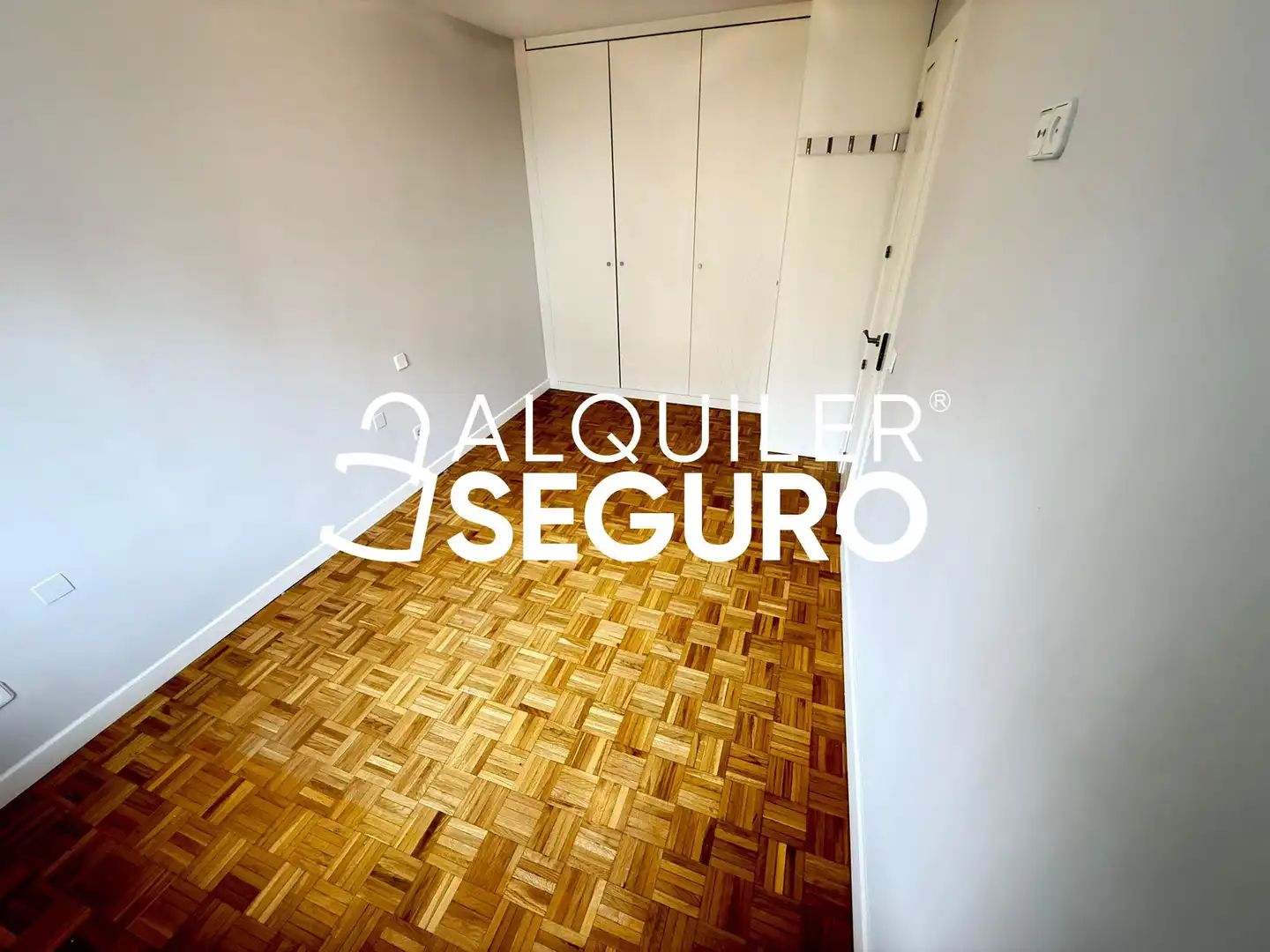 Schlafzimmer von Wohnung zur Miete in Madrid mit Klimaanlage, Heizung und Terrasse
