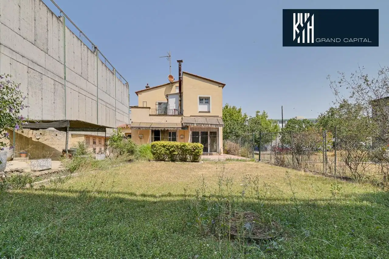 Casa amb terrassa en venda a Carrer SARRIA DALT