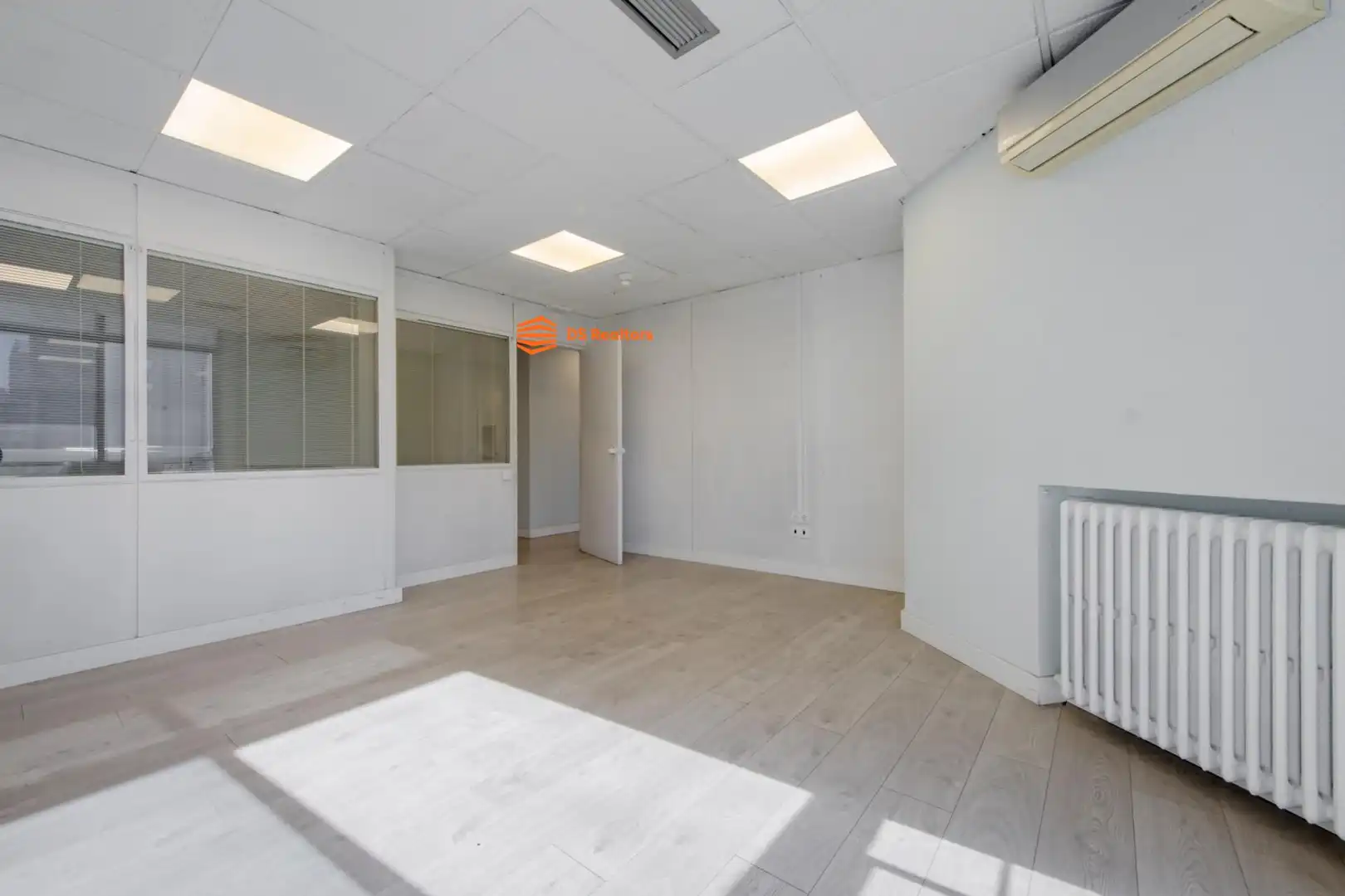 Flat for sale in Madrid  with Air Conditioner and Heating