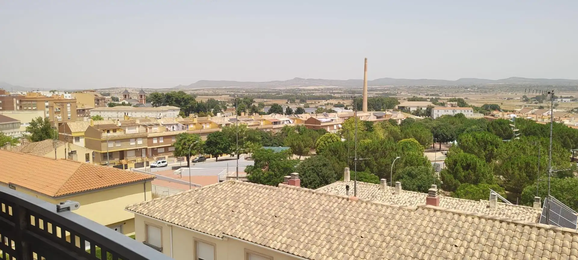 Vista exterior de Pis en venda en Almansa amb Calefacció, Parquet i Balcó
