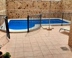 Piscina de Casa adosada en venda en Argamasilla de Calatrava amb Aire condicionat, Calefacció i Terrassa