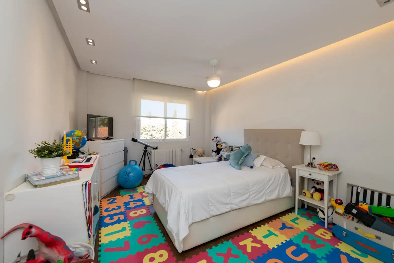Habitación de Casa o chalet en venta en Alicante / Alacant con Aire acondicionado, Calefacción y Jardín privado
