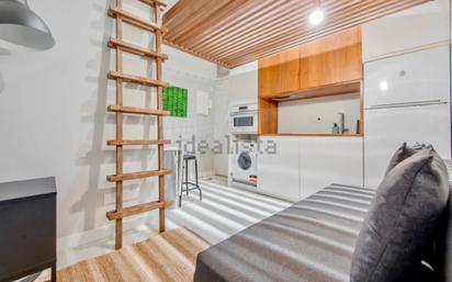 Dormitori de Apartament de lloguer en  Madrid Capital amb Aire condicionat, Calefacció i Moblat