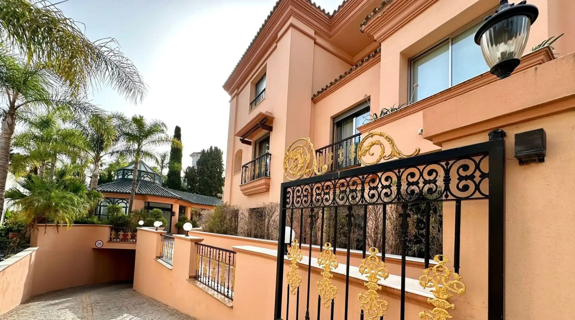 Planta baja en venta en Puerto Banús