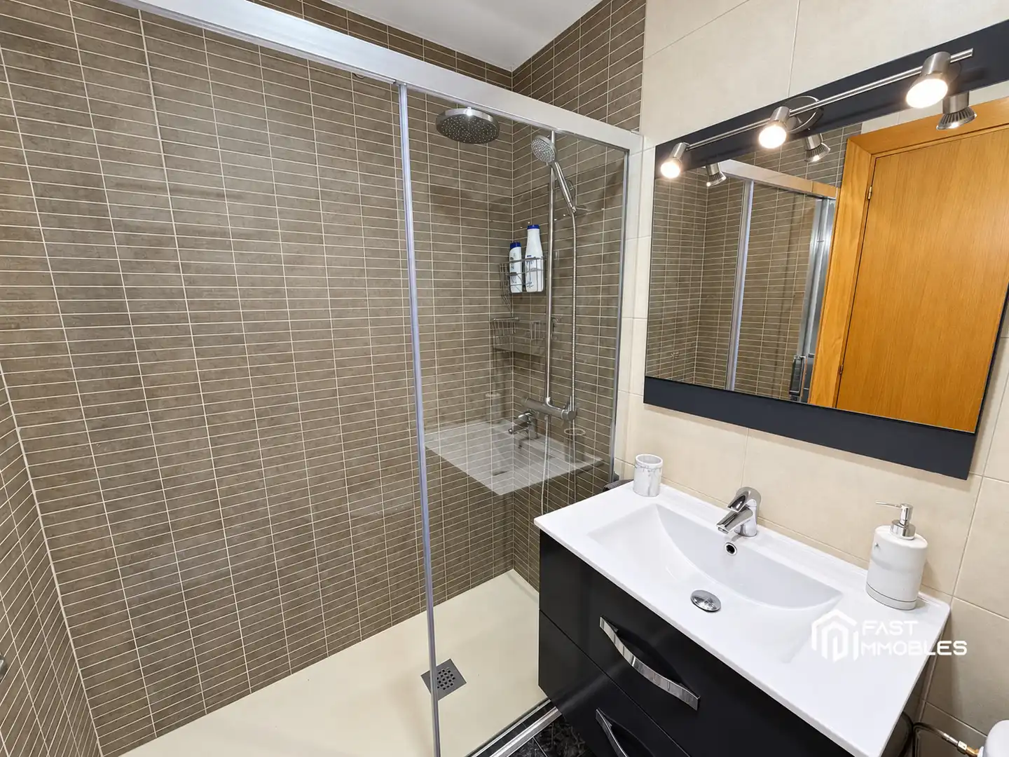 Bathroom of Detached homes for sale in Ponent