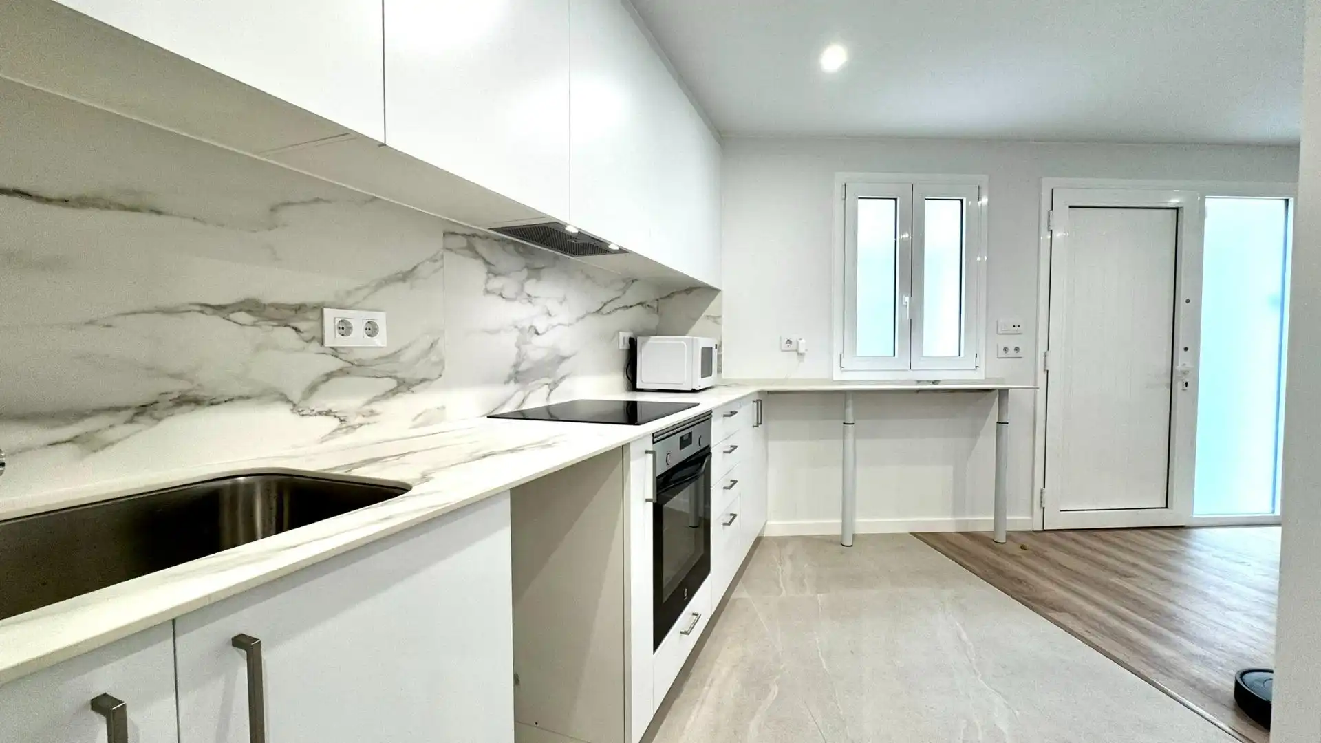 Küche von Wohnung zum Verkauf in Barcelona mit Klimaanlage, Heizung und Parkett