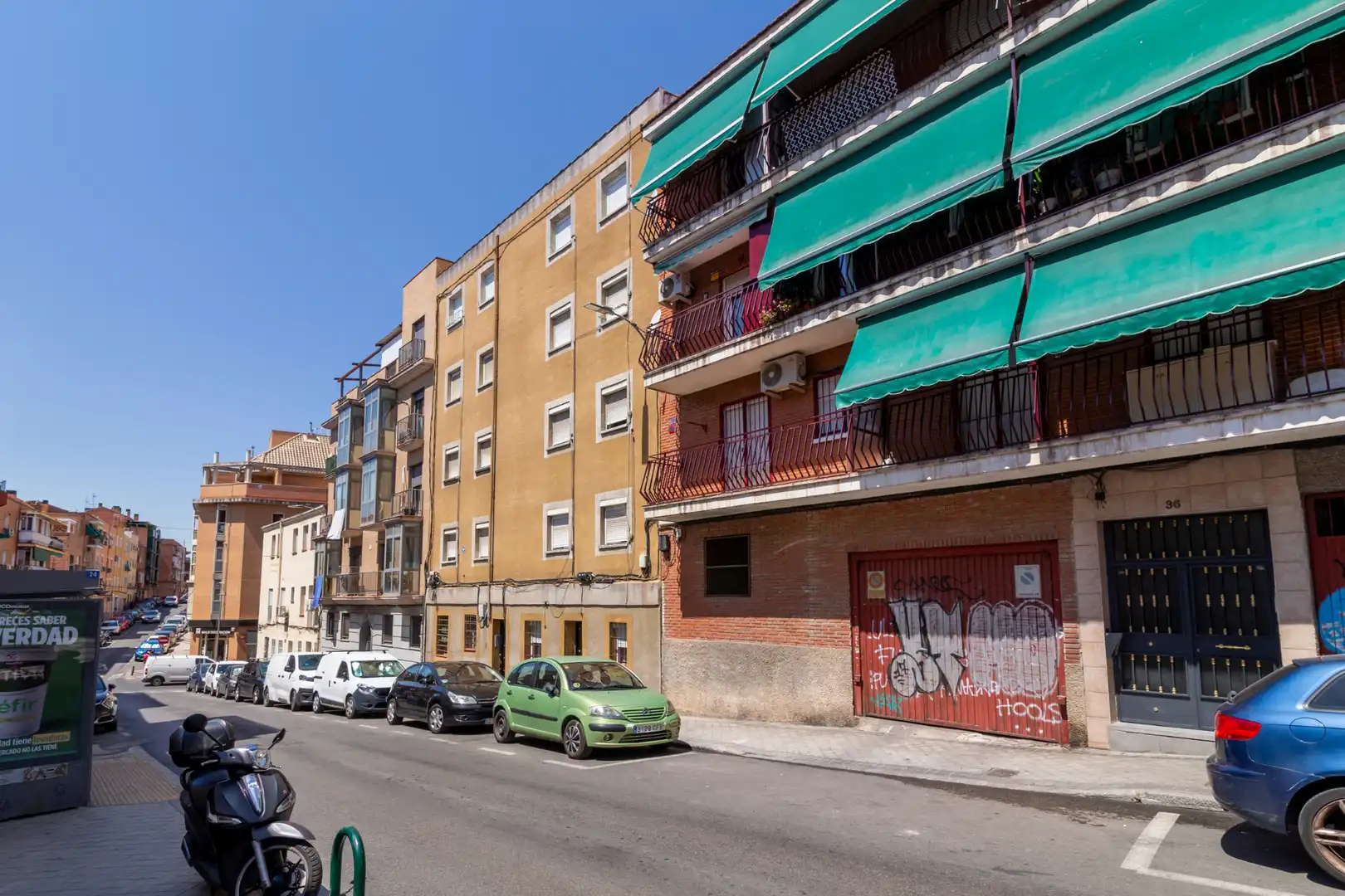 Vista exterior de Piso en venta en Madrid con Calefacción, Amueblado y Horno