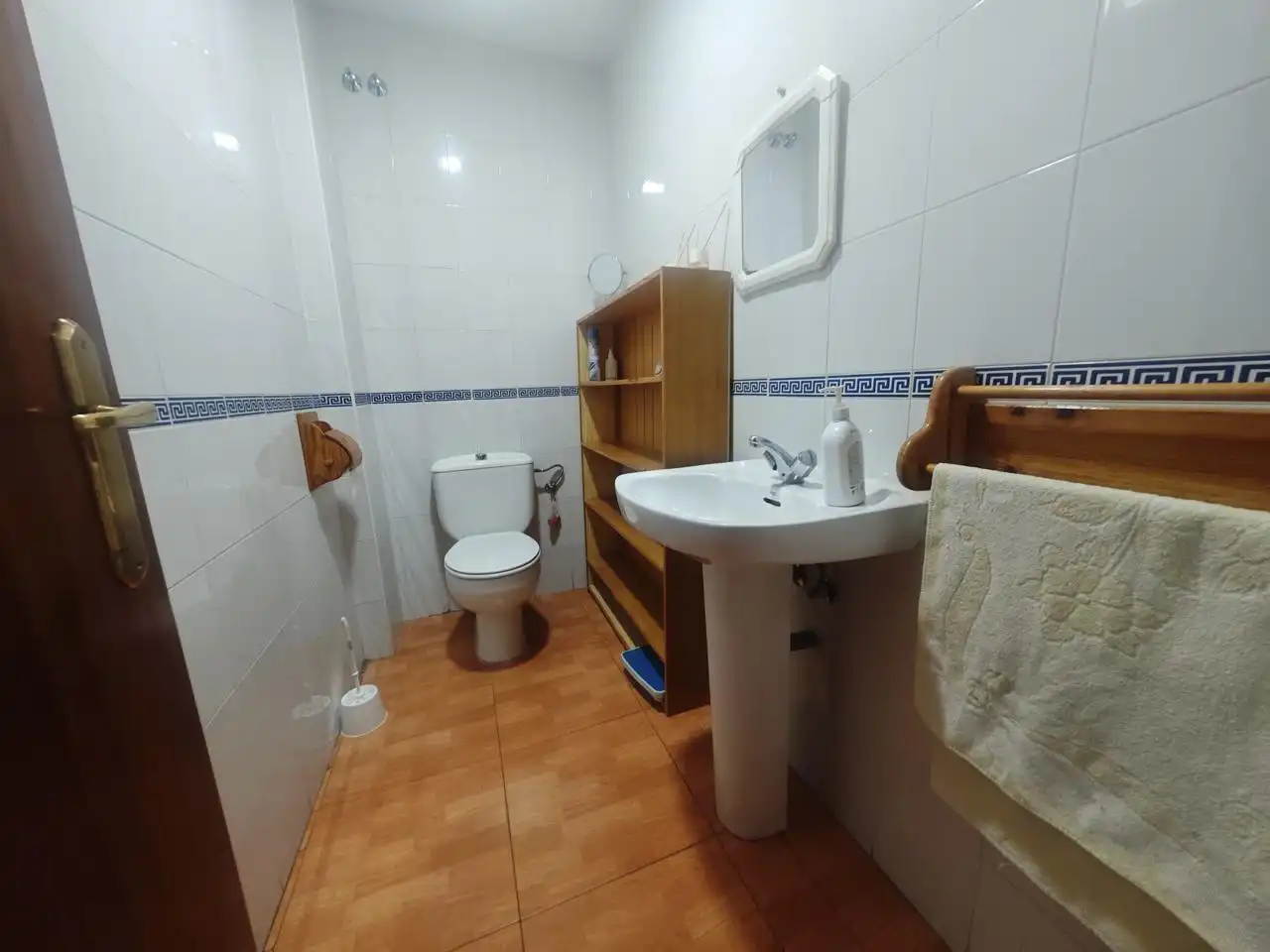 Baño de Piso en venta en Plasencia con Aire acondicionado, Terraza y Amueblado