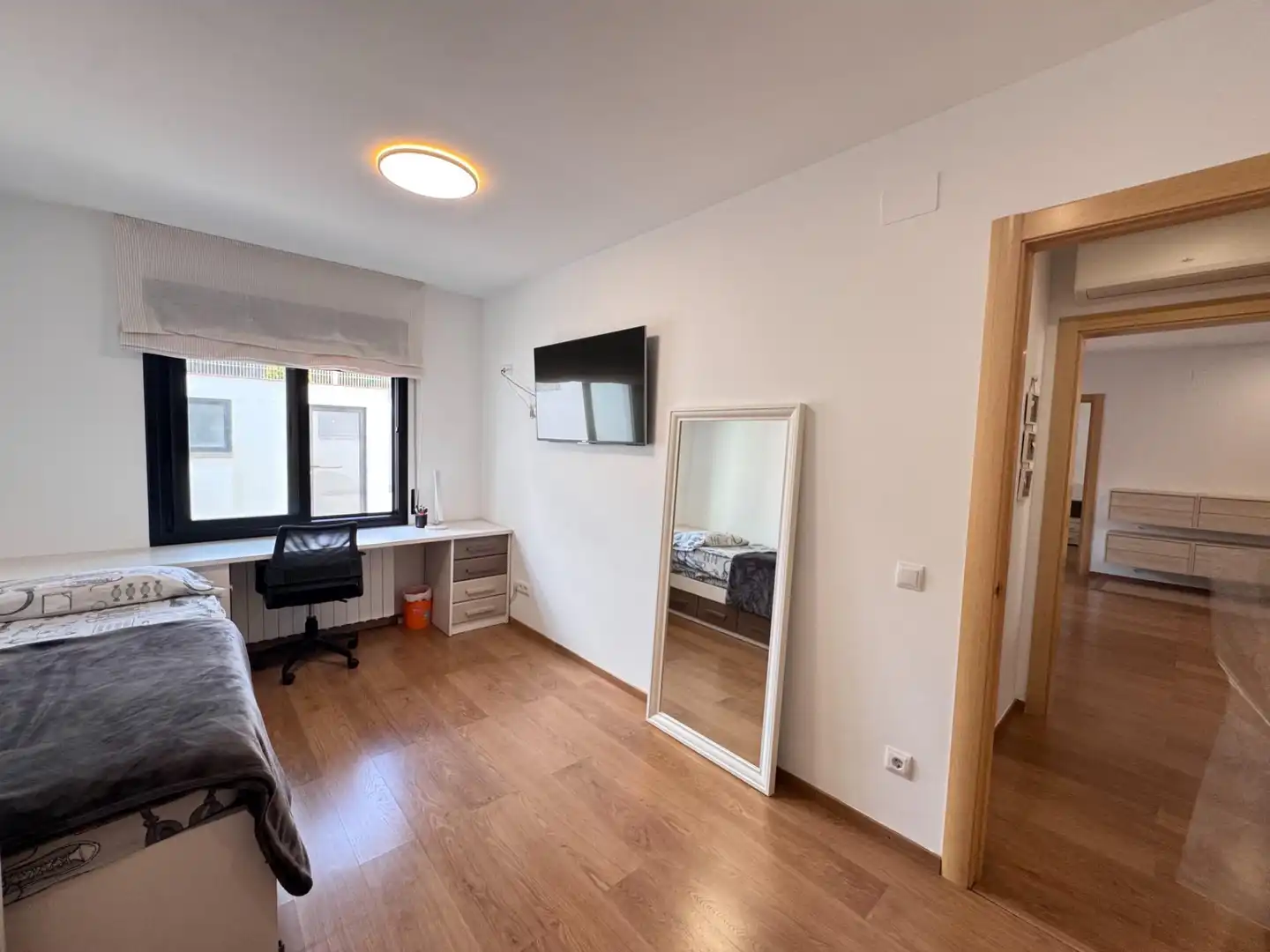 Habitación de Casa adosada en venta en Blanes con Aire acondicionado, Calefacción y Jardín privado