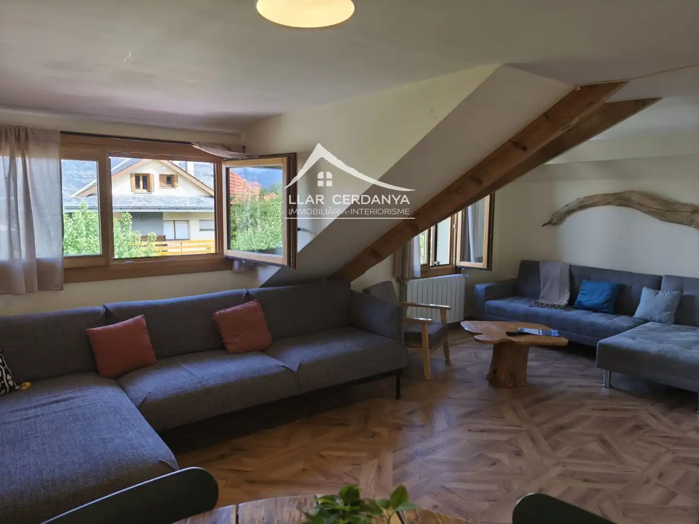 Sala d'estar de Àtic en venda en Alp