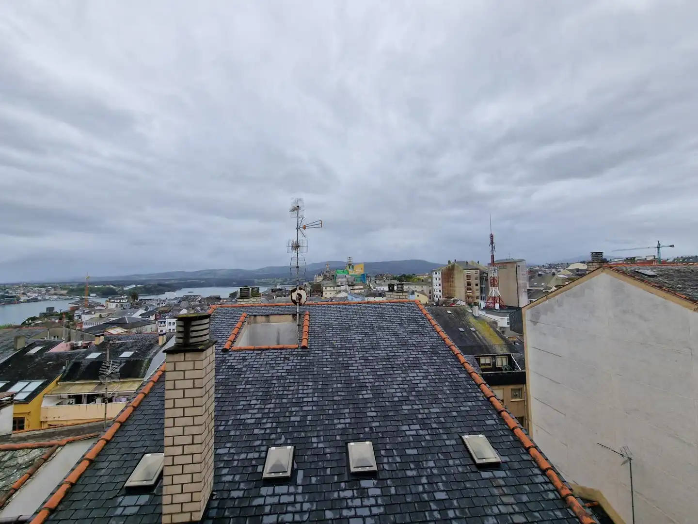 Außenansicht von Wohnung zum Verkauf in Ribadeo mit Heizung, Terrasse und Abstellraum