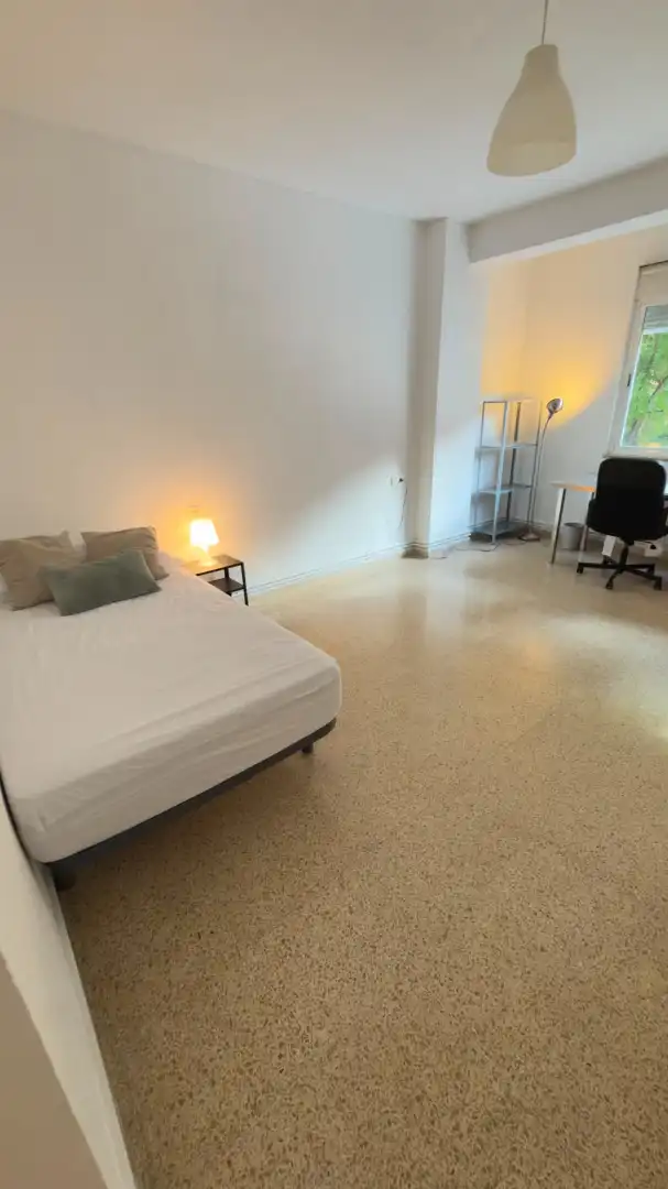 Habitación de Piso de alquiler en Granada con Aire acondicionado, Amueblado y Lavadora