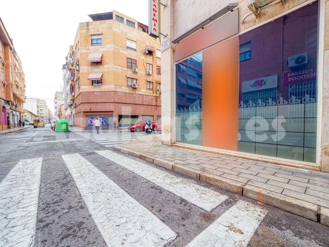 Vista exterior de Local en venda en Alicante / Alacant amb Aire condicionat