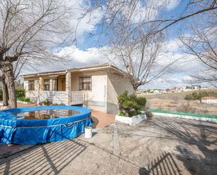 Exterior view of House or chalet for sale in Colmenar de Oreja  with Heating, Private garden and Terrace