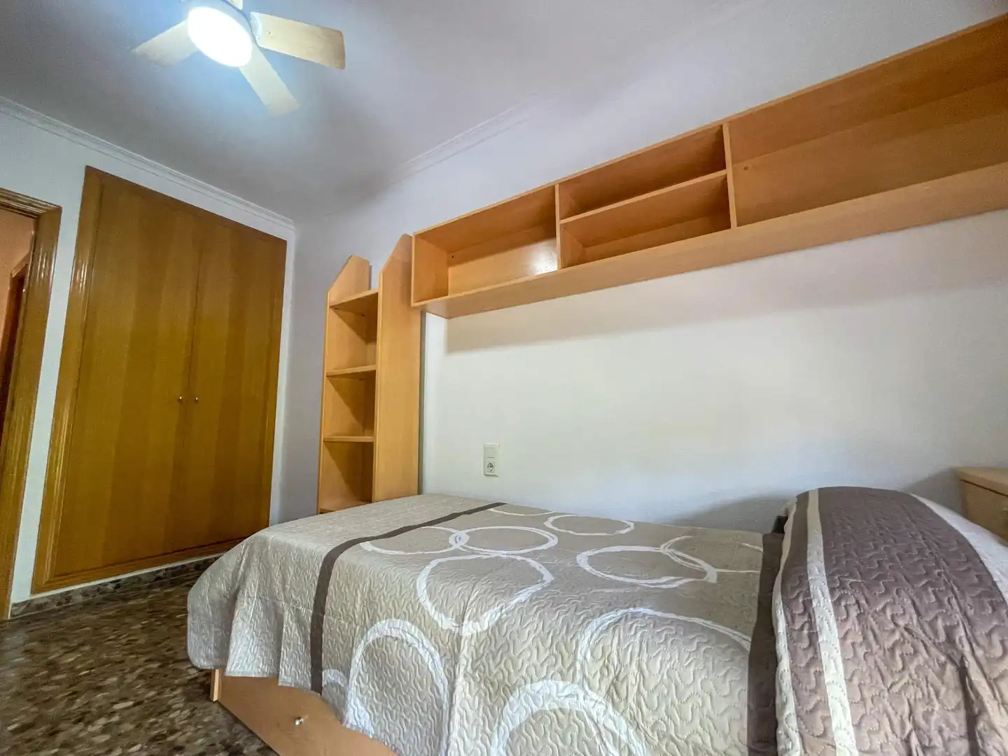 Habitación de Piso para compartir en Moncada con Amueblado y Balcón