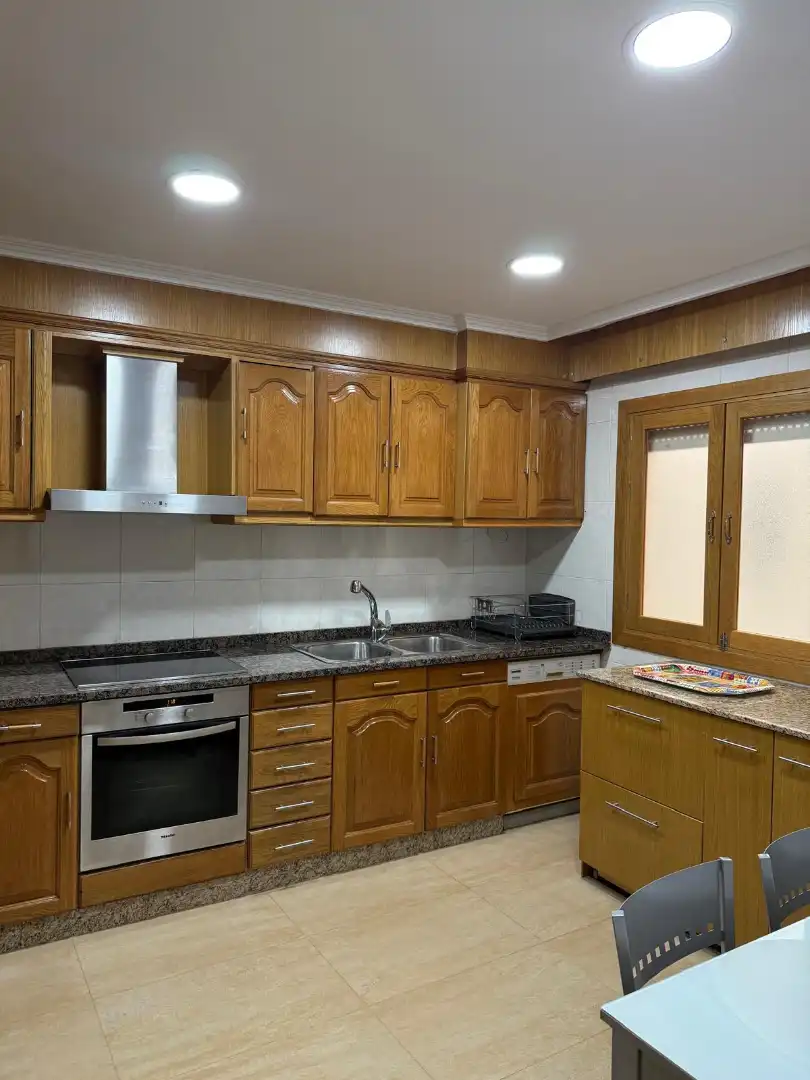 Cuina de Pis en venda en Vilagarcía de Arousa amb Calefacció, Parquet i Moblat