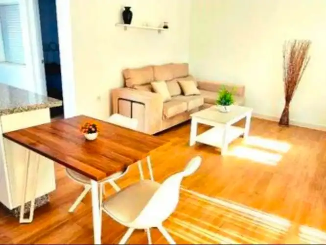 Apartament de lloguer a Calle Pámpano 19