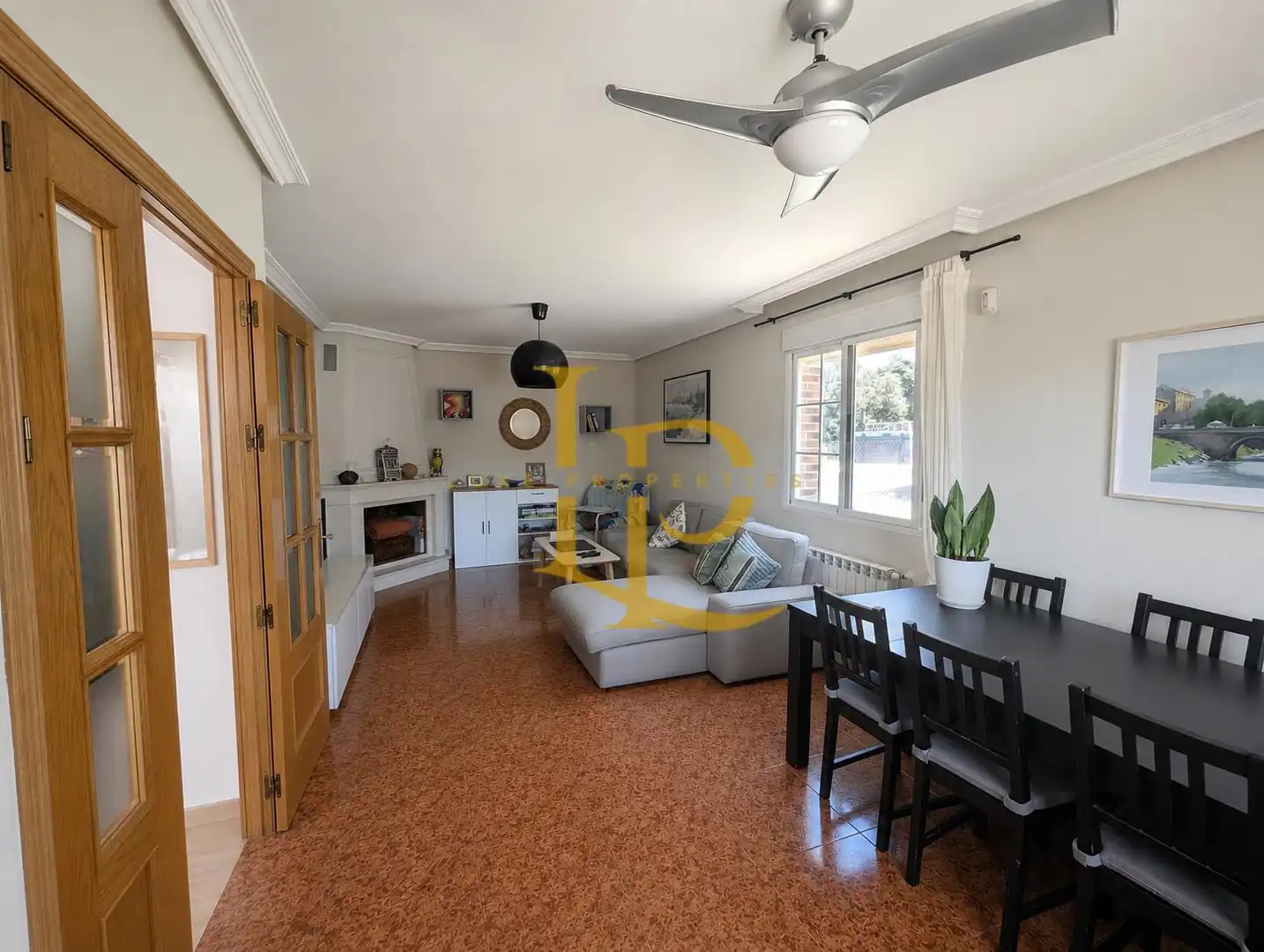 Sala d'estar de Casa o xalet en venda en Galápagos amb Calefacció, Jardí privat i Terrassa