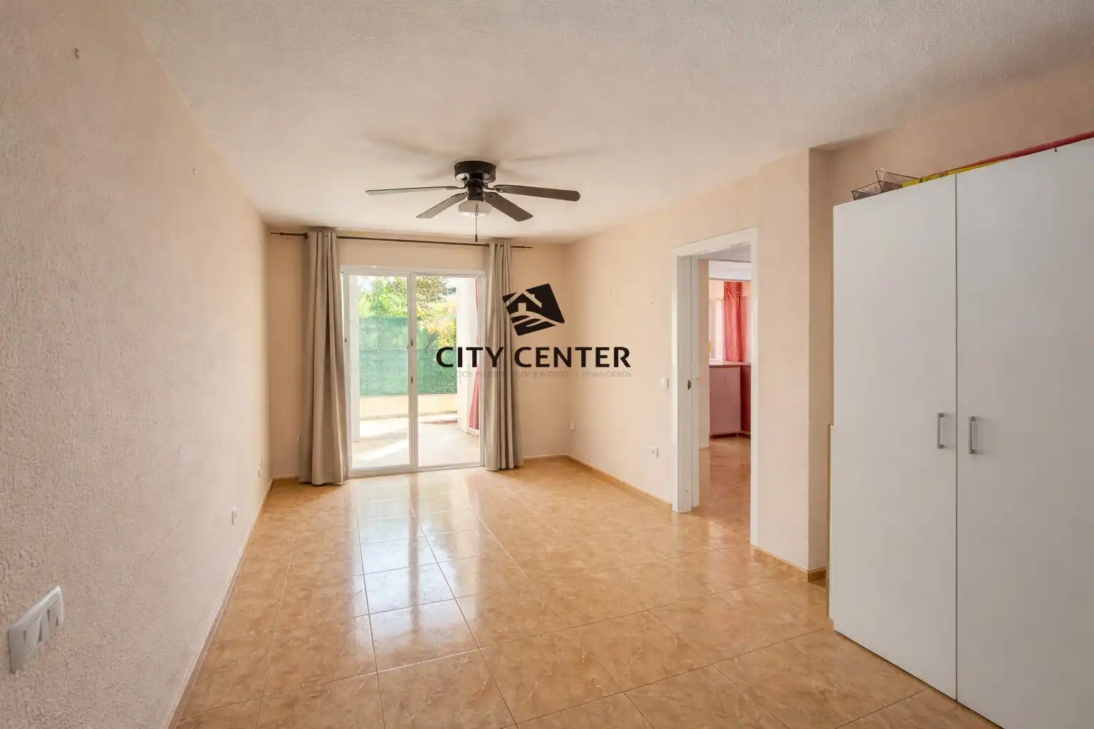 Sala de estar de Piso en venta en Arona con Terraza, Trastero y Piscina comunitaria