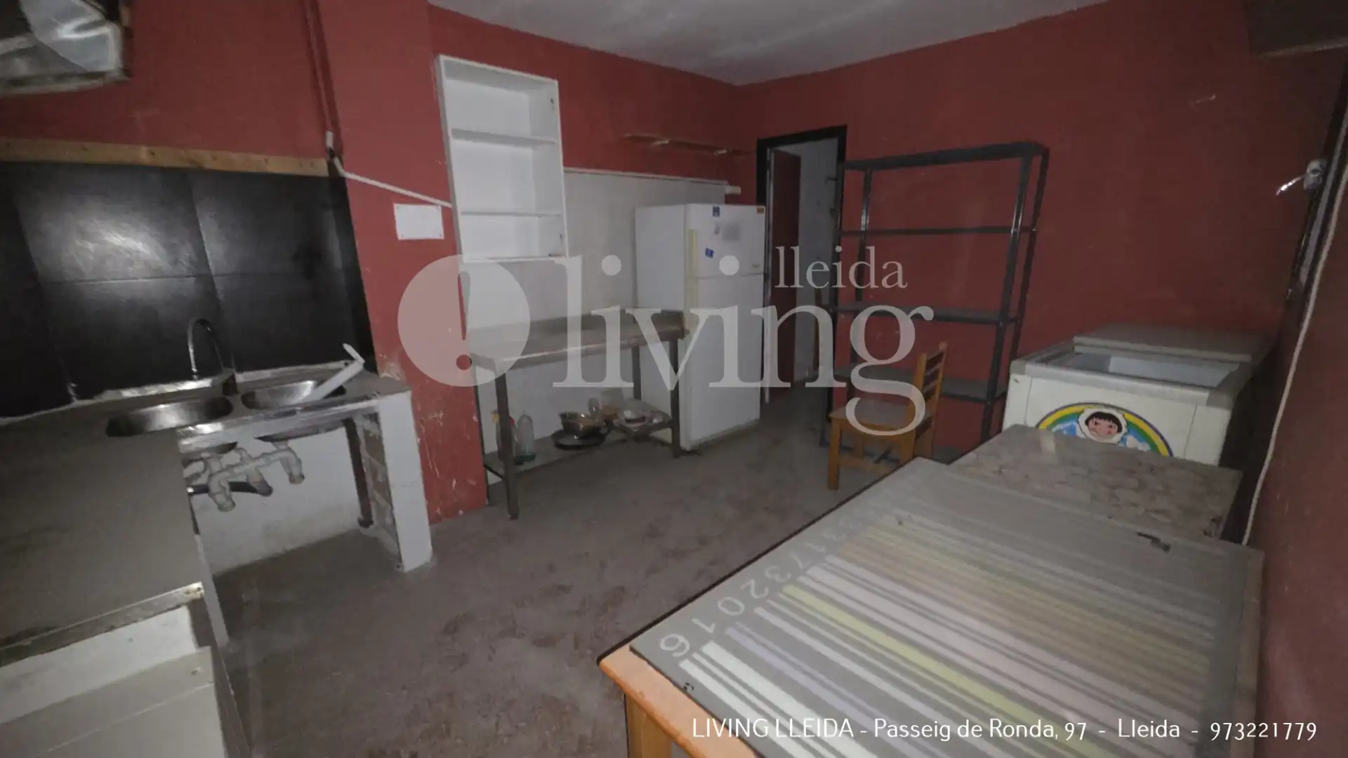 Cocina de Local en venta en Lleida con Amueblado