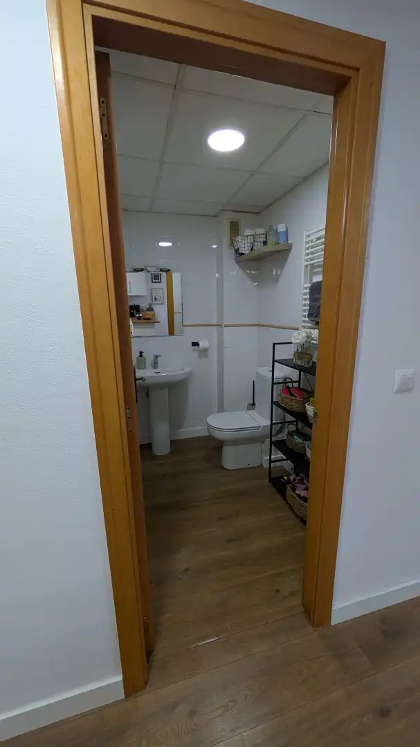 Baño de Casa adosada en venta en La Pobla de Vallbona con Aire acondicionado, Calefacción y Jardín privado