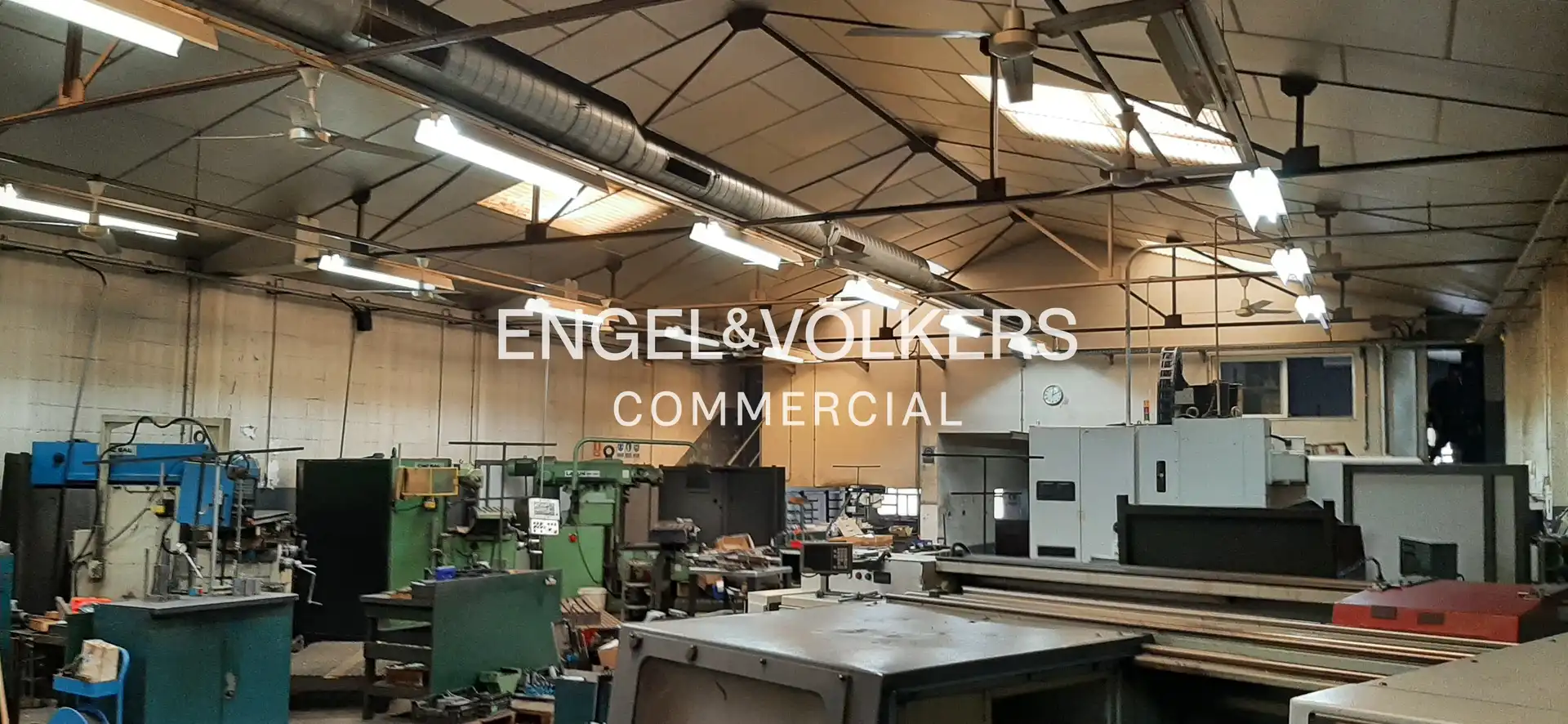Nau industrial en venda en Sabadell