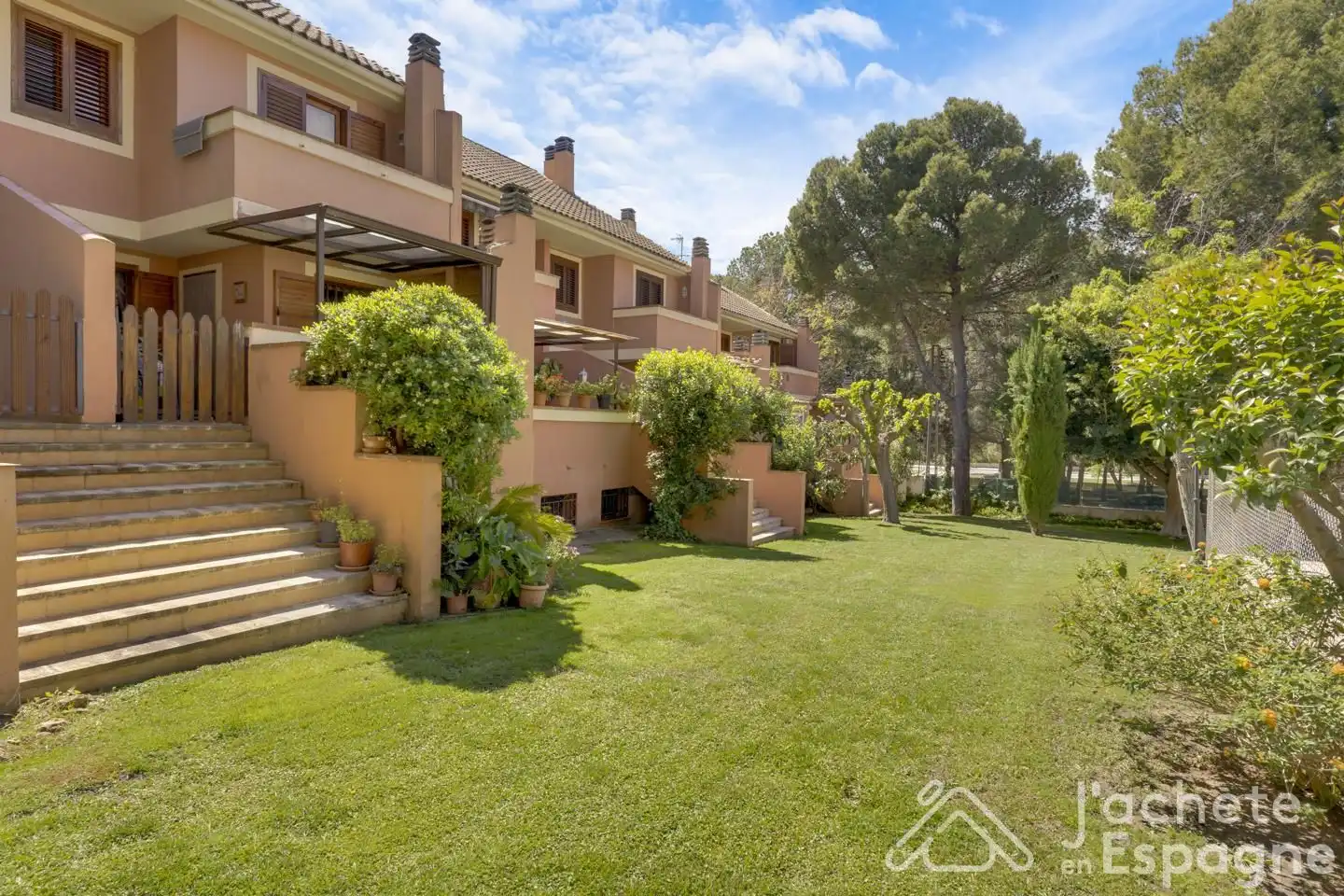Garden of Detached homes for sale in Paterna  with Air Conditioner, Heating and Terrace