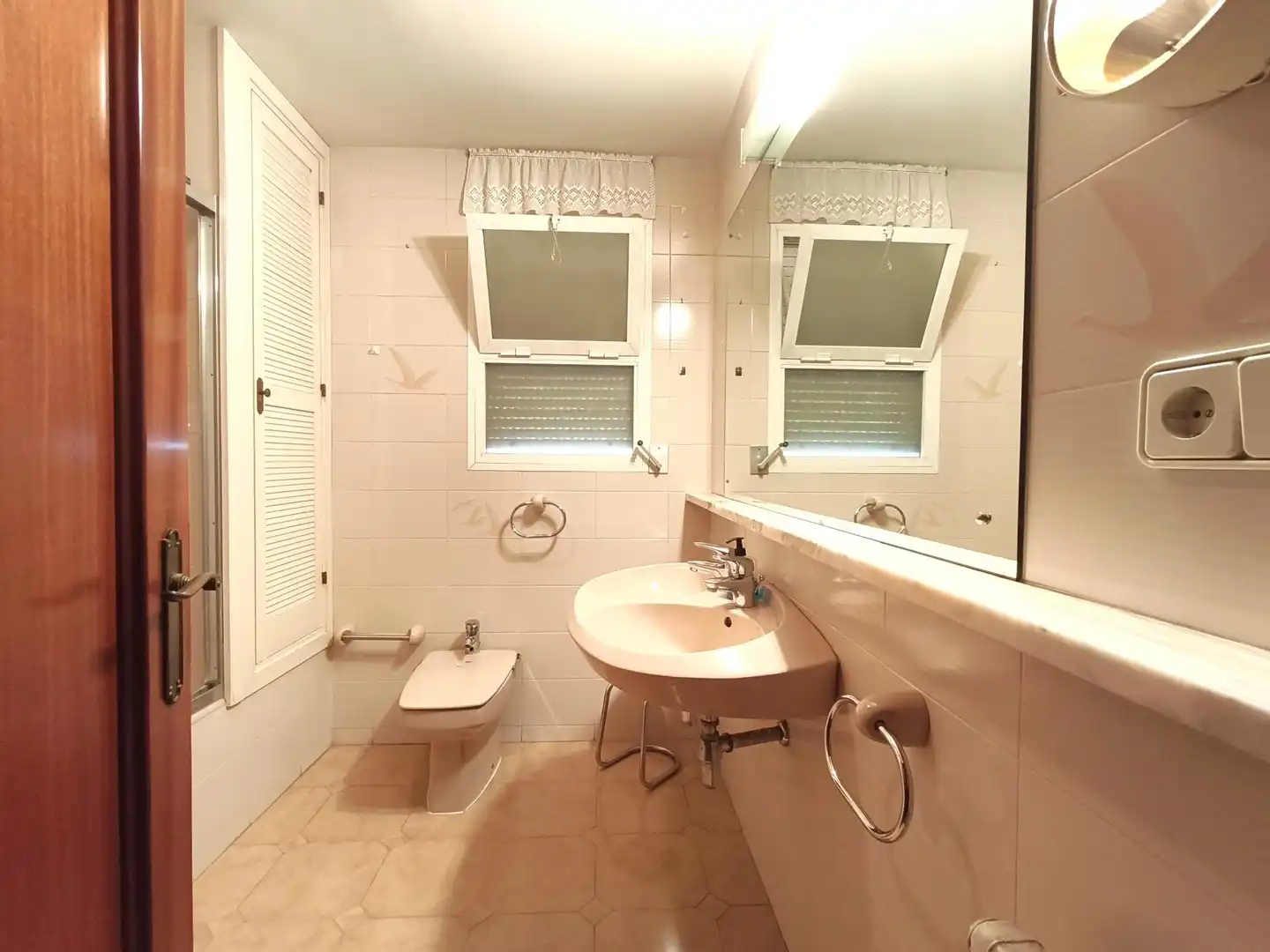 Baño de Piso en venta en Reus con Calefacción, Terraza y Trastero