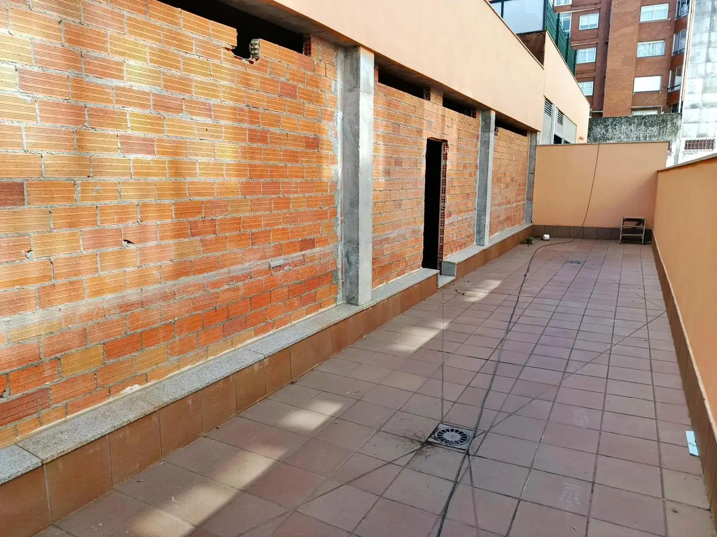 Local comercial de lloguer a Plaza de las Regas, imagen 2