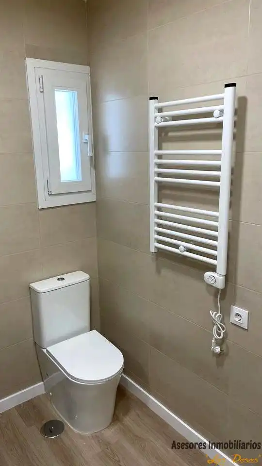 Badezimmer von Wohnung zum Verkauf in Madrid mit Klimaanlage und Heizung