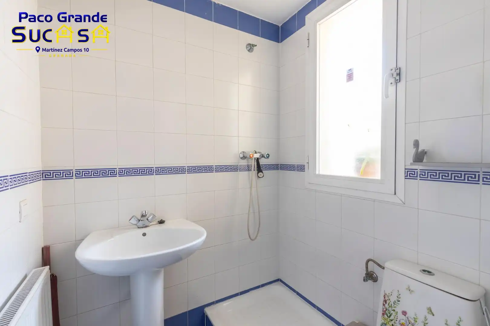 Bathroom of Flat for sale in Granada  with Heating, Terrace and Furnished