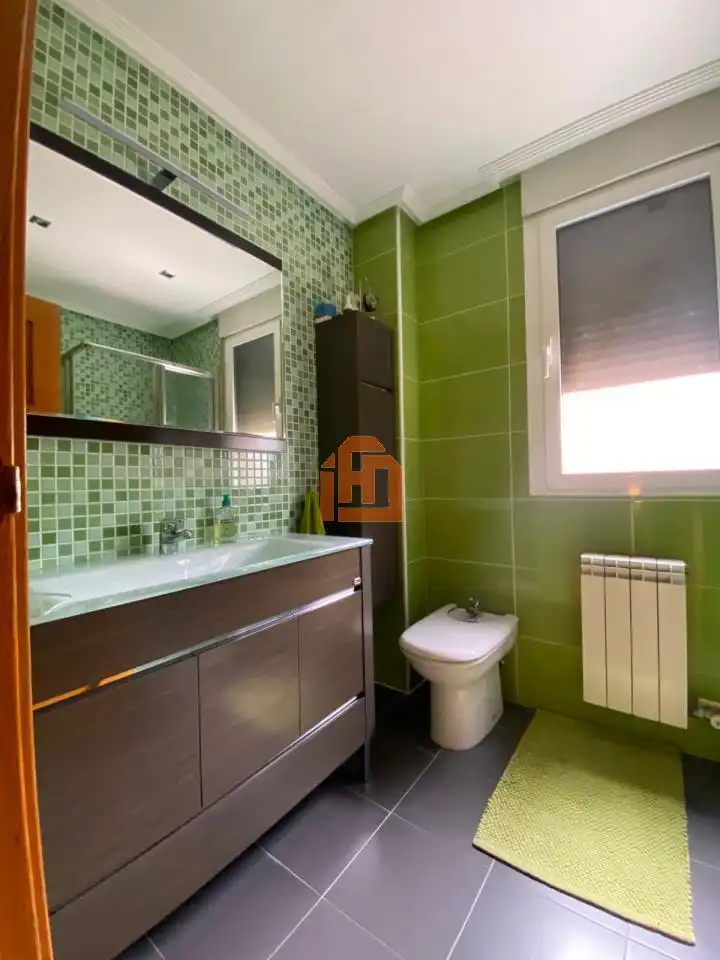 Baño de Casa adosada en venta en San Andrés del Rabanedo con Calefacción, Jardín privado y Trastero