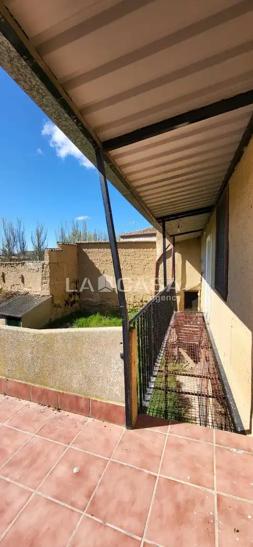Casa o chalet en venta en Moral de la Reina con Terraza, Trastero y Balcón