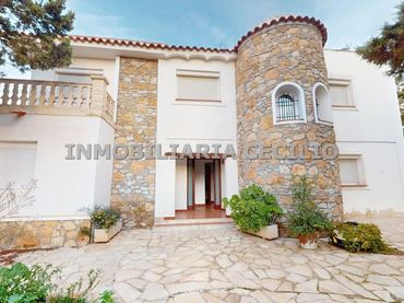 Chalet con jardín en venta en Carrer Biscaia 36
