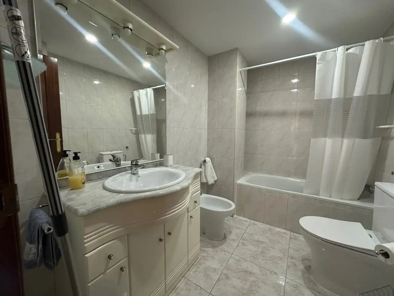 Baño de Piso de alquiler en  Pamplona / Iruña con Calefacción, Amueblado y Horno