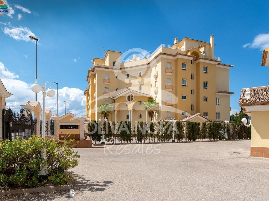 Exterior view of Attic for sale in Oliva  with Terrace, Swimming Pool and Community pool