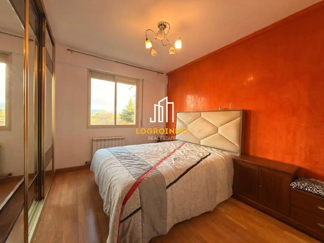 Bedroom of Detached homes for sale in  Logroño  with Heating, Private garden and Terrace