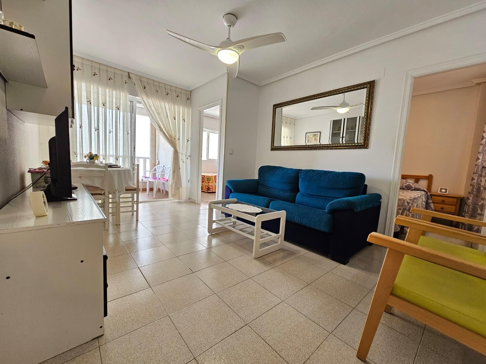 Sala de estar de Apartamento en venta en Torrevieja con Terraza, Alarma y Piscina comunitaria