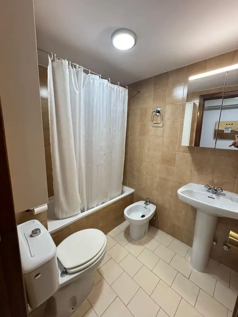 Bathroom of Flat for rent in Toledo  with Air Conditioner, Heating and Parquet flooring
