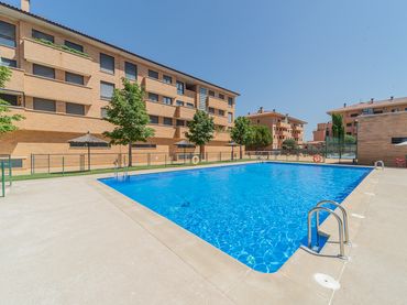 Pis amb piscina en venda a Calle del Labrador 3