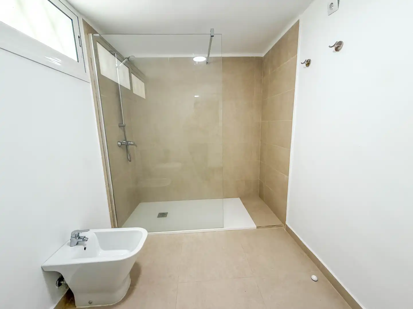 Bathroom of Flat for sale in Alcúdia  with Air Conditioner, Terrace and Storage room