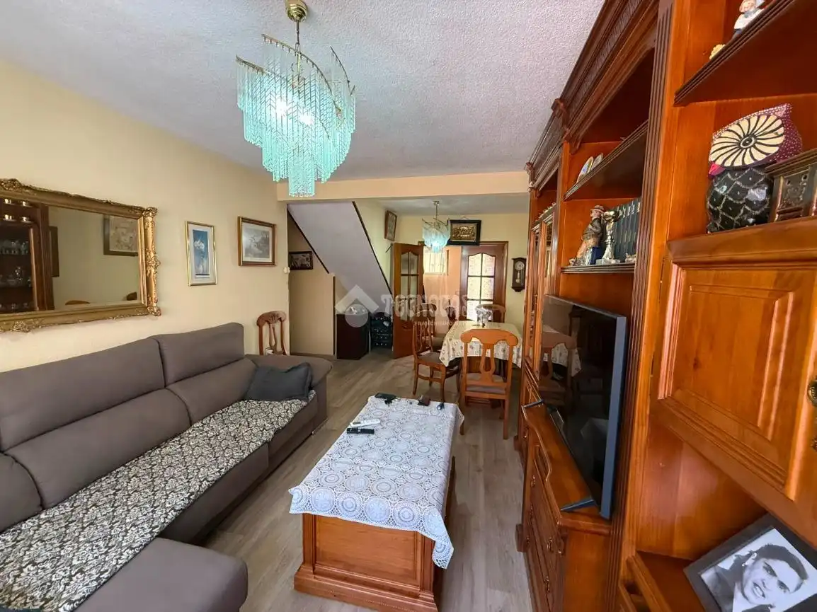 Sala d'estar de Casa adosada en venda en Almorox amb Aire condicionat, Calefacció i Terrassa