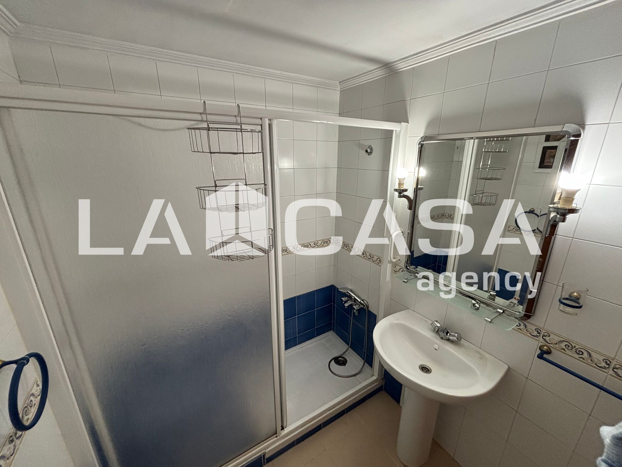 Bathroom of Flat for sale in  Sevilla Capital  with Air Conditioner and Terrace