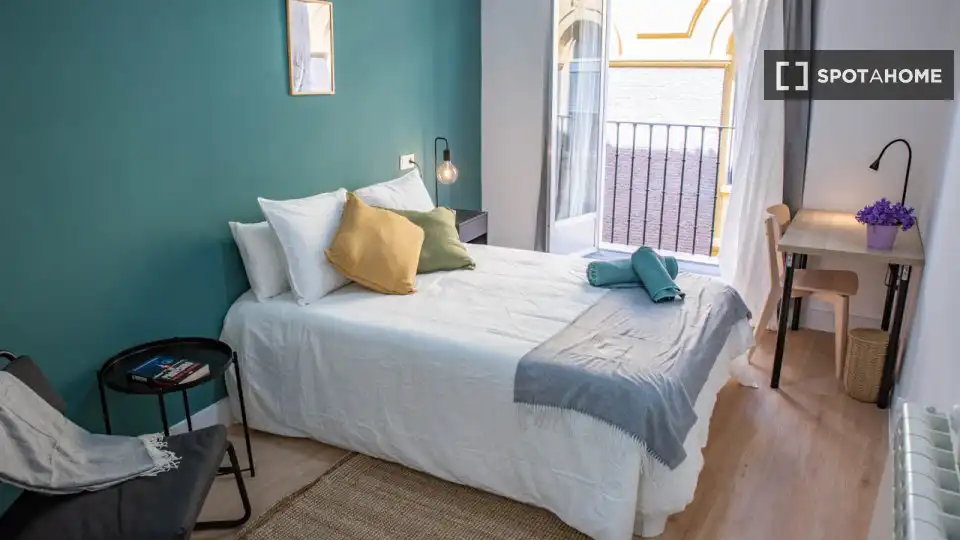 Room in Embajadores - Lavapiés