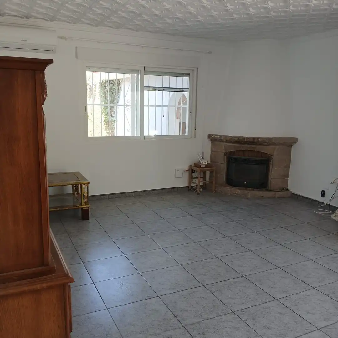 Sala de estar de Casa o chalet en venta en La Nucia con Aire acondicionado, Calefacción y Jardín privado