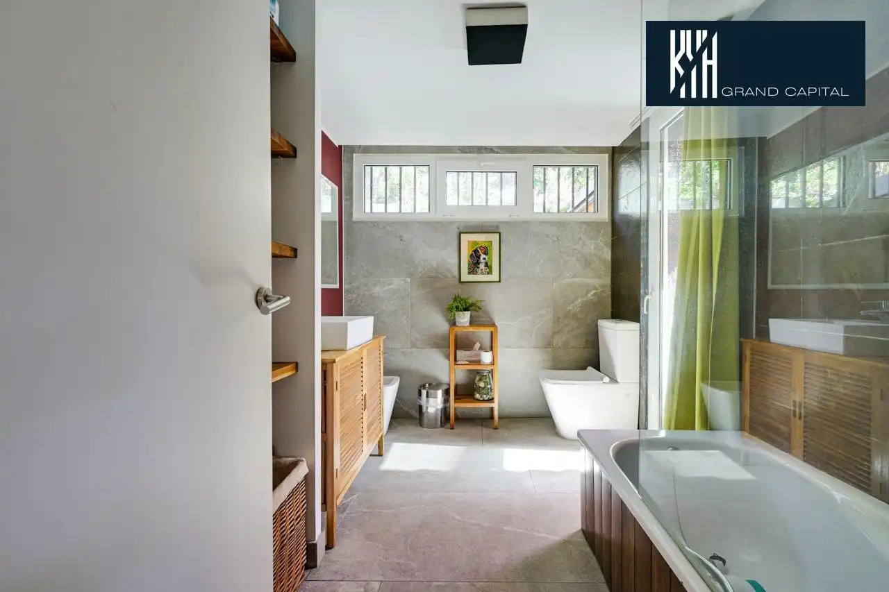 Detached house with pool for sale in Carrer Carrer Alexandria, imagen 45