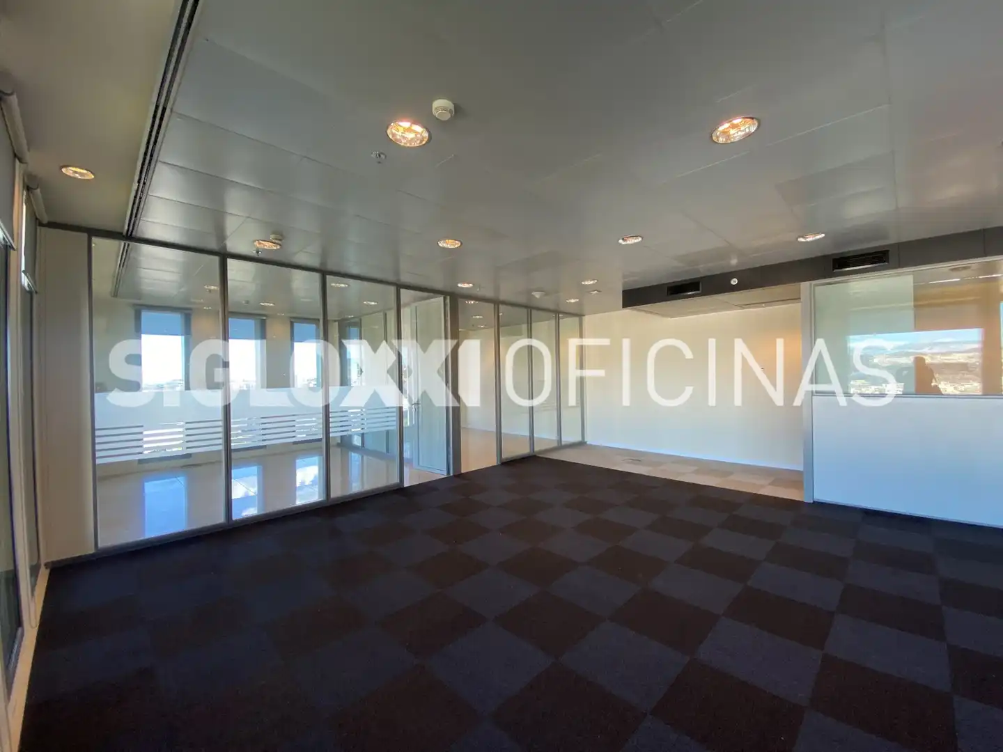 Büro zur Miete in L'Hospitalet de Llobregat mit Klimaanlage und Heizung